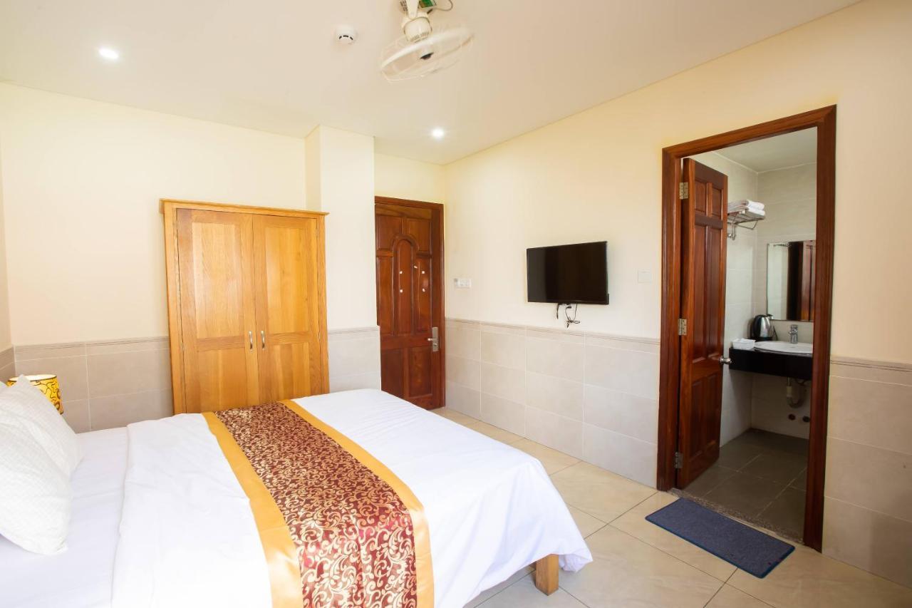 California Hotel Ho Chi Minh City Exterior photo